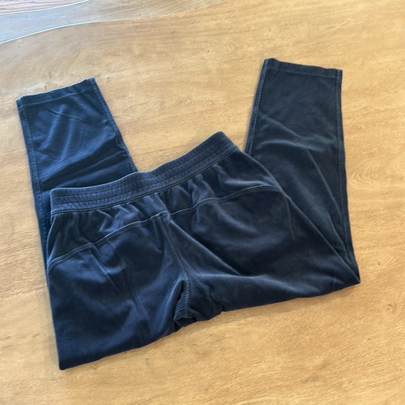 Lululemon Scuba Mid Rise Wide Leg Pant 7/8 Velvet Cord 8 True Navy - Picture 6 of 10